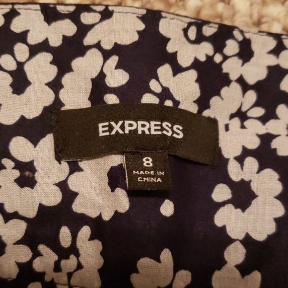 Ruffled EXPRESS skirt, new without tags. - Picture 2 of 3